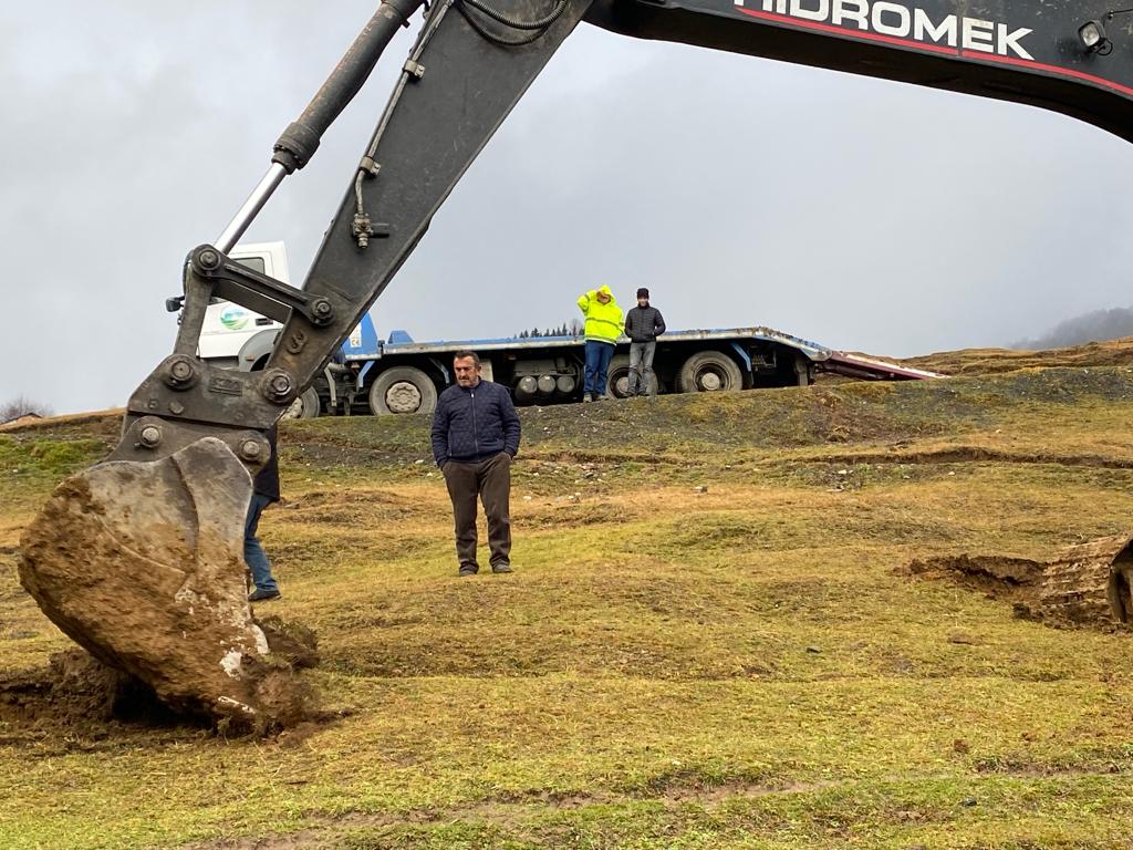 Çayırbağı mahallemiz Büyükdüz mevkiinde vatandaşlarımızın yeni yol ihtiyacı giderildi. Yakın zamanda serimine başlanacaktır. Hayırlı olsun.