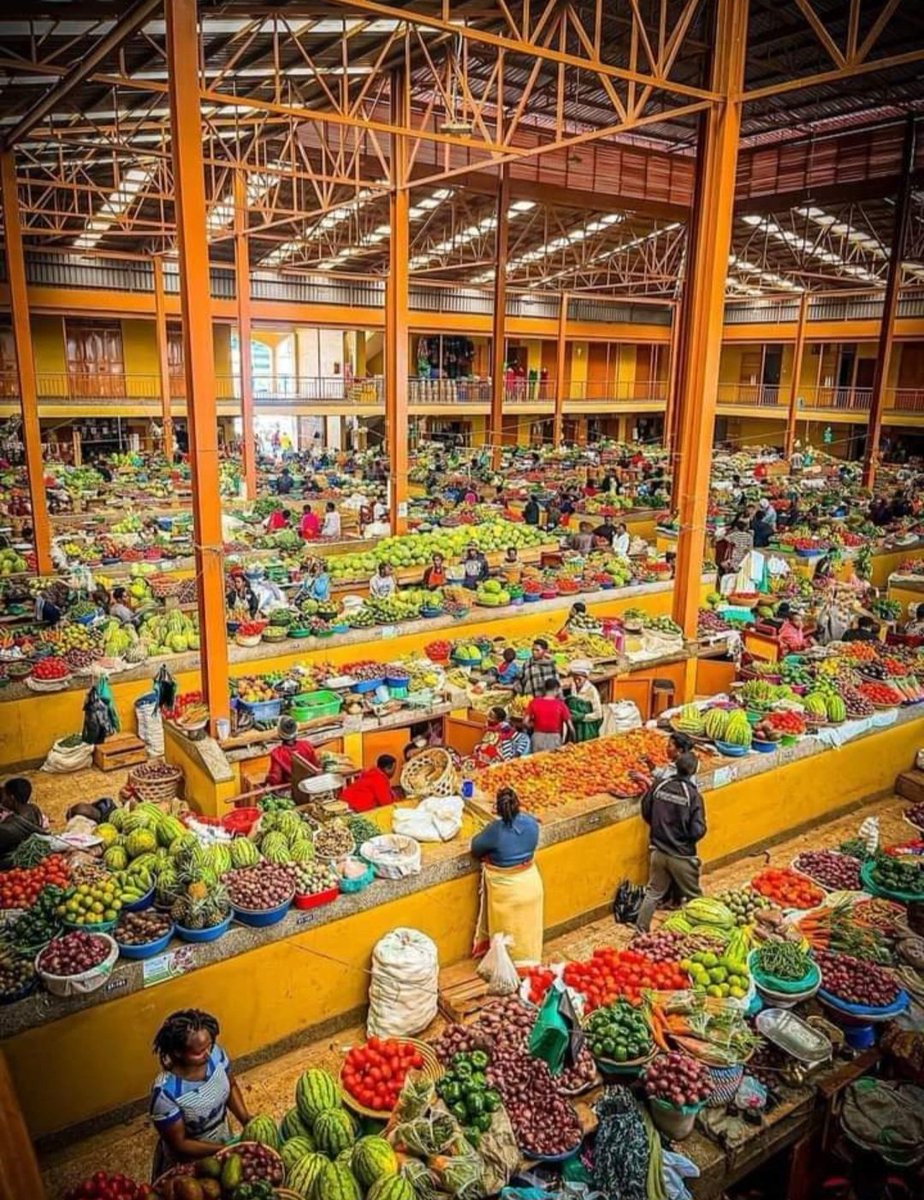 This photo has made rounds on social media with a lot of misinformation.

Kenyans owned it.
Nigerians owned it.
Rwanda owned it.

Truly,everyone wants to be associated with good work.

This is Kabale central market in Uganda.

More photos in different angles via this thread.