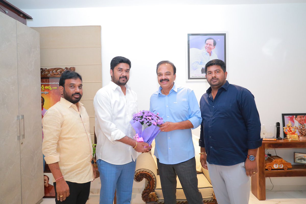 DrRanjithReddy's tweet photo. మన చేవెళ్ల పార్లమెంట్ నియోజకవర్గoకు సంబంధించిన నాయకులు, సామాన్య ప్రజల వినతులు, విజ్ఞప్తులు తెలుసుకుని.., వాటి పరిష్కారానికి కృషి చేస్తానని హామీ ఇవ్వడం జరిగింది. 

#Telangana #TelanganaNews #Chevella @BRSparty @KTRBRS https://t.co/B0G8DhRgvn