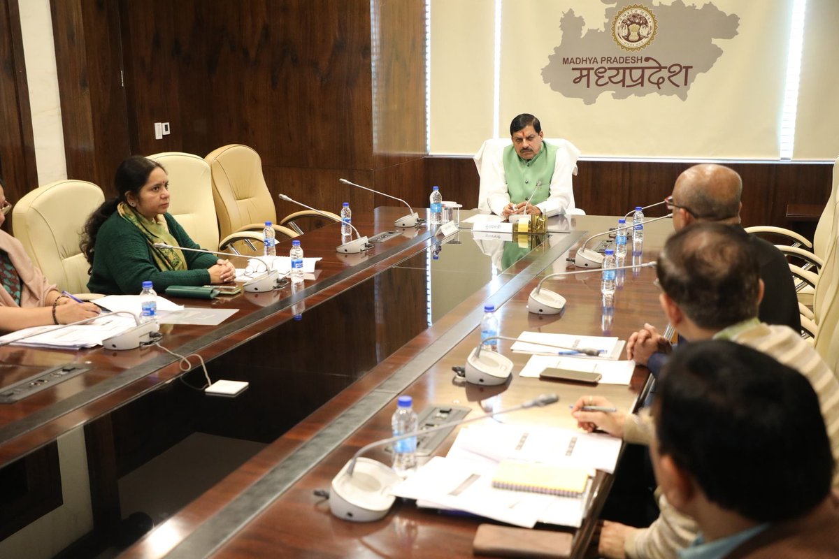 माननीय मुख्यमंत्री श्री डॉ.<a href="/CMMadhyaPradesh/">Chief Minister, MP</a> जी से 
निवेदन है कि #प्राथमिक_शिक्षक_भर्ती_वर्ग3 में #पदवृद्धि करने की कृपा करें पिछले 2 साल से मांग कर रहे है 30,000/- से ज्यादा #प्रमोशन और #रिटायरमेंट से पद खाली हुए है।
#POSTINCREASE_MPTET_VARG3 
#POSTINCREASE_MPTET_VARG3 
<a href="/BJP4MP/">BJP Madhya Pradesh</a>