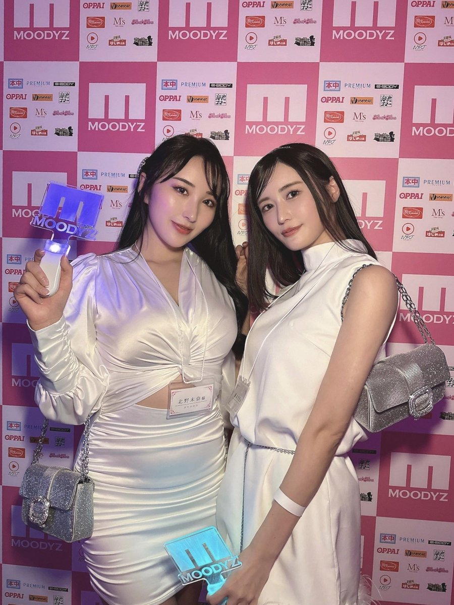 2023年も仲良しだったよん😼SNSに書いてないだけで月イチは会ってた！！北野未奈来年もよろちくびちゃん💗💗@kitano_mina https://t.co/H6hLkn0RK6