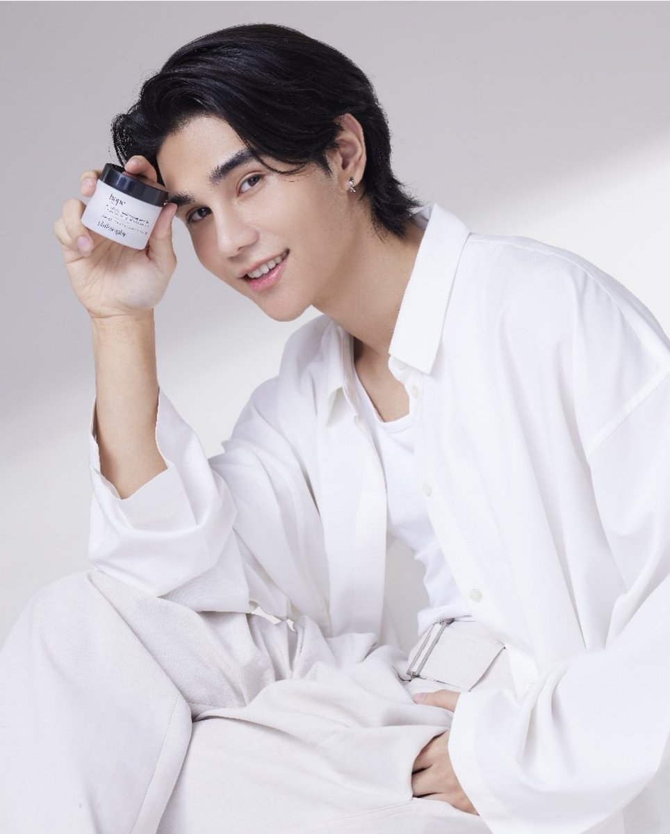 BokNamJeff_1016's tweet photo. ๐๏ธ IG #lovephilosophymy
featuring our cult favourite hope in a jar smooth glow multi-tasking moisturiser which is our brand friend @jeffsatur's absolute must-have!
#JeffSatur @jeffsatur
#boostofhope #jefflovesphilosophysea #philosophymalaysia https://t.co/q7FZXrpTE2