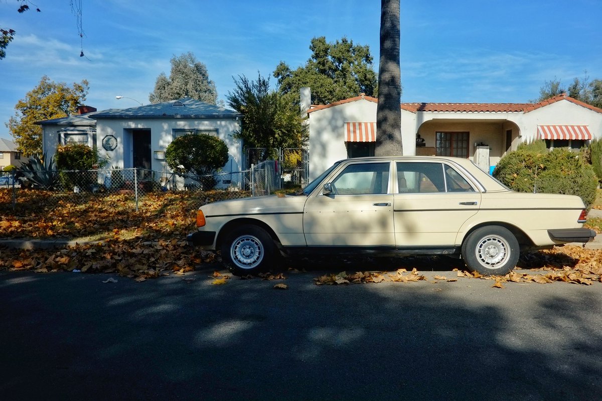 puro_film's tweet photo. Something about a classic Mercedes #fujifilm #fujixpro1 https://t.co/SvbnVxiPJC