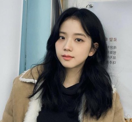 [Throwback] When JISOO got a food truck from YG.