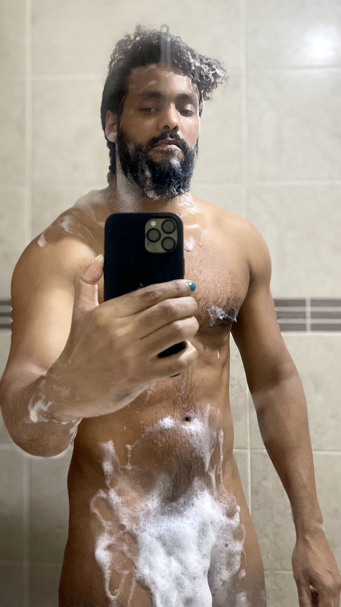 roblesedward's tweet image. Foam Party! 🫧 #naked #shower