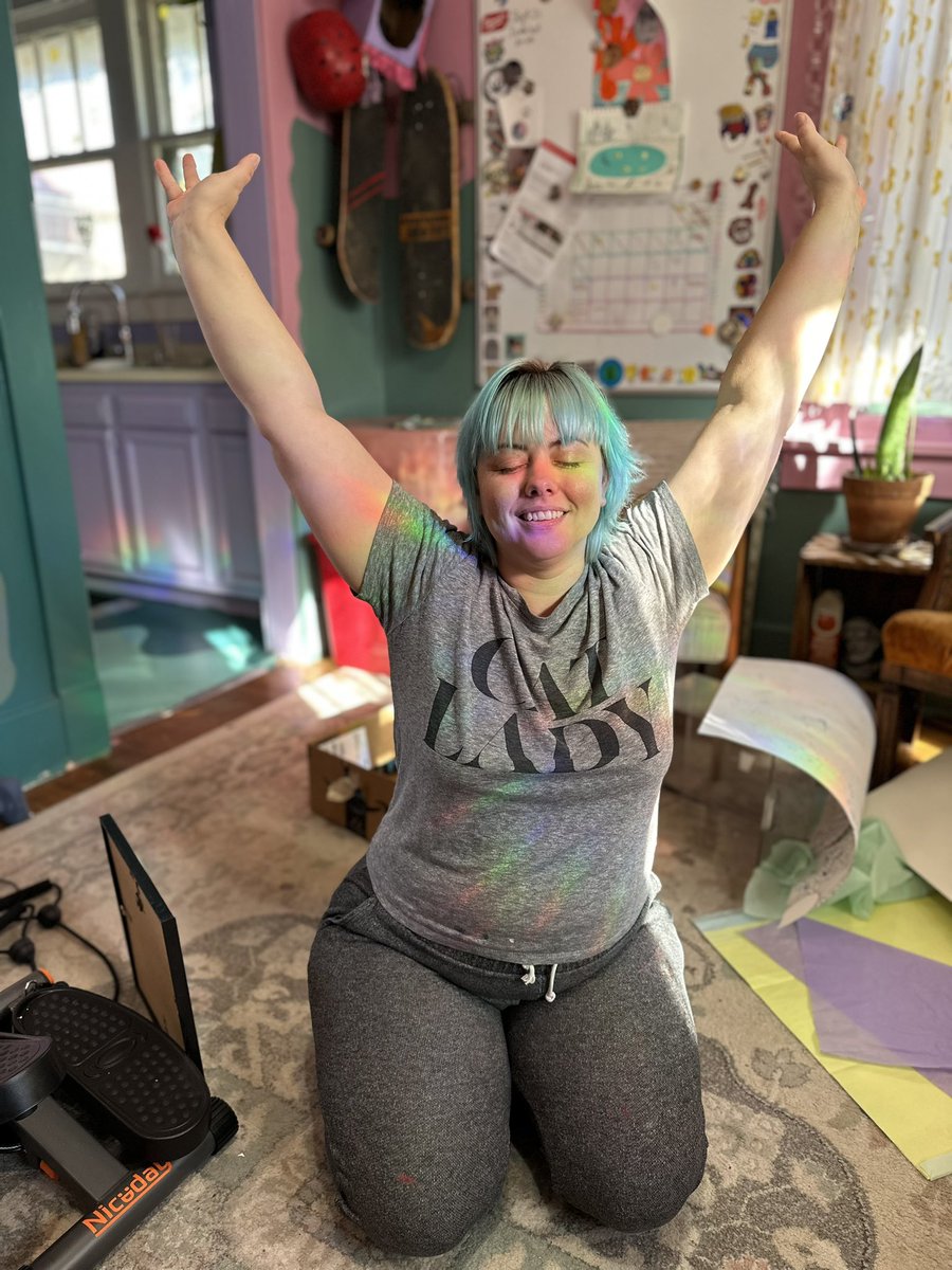 averygetscake's tweet image. This is my best friend @LindseyDoesThis