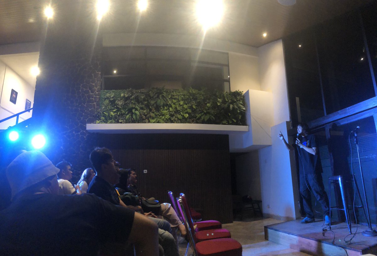Open Mic Jakarta libur dulu ya guys, kita ketemu taun depan!