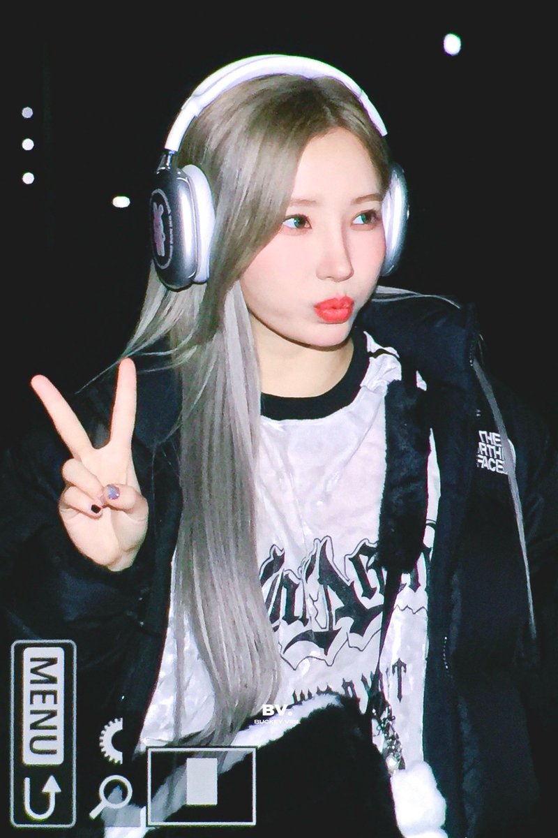 Buckeyvibe's tweet photo. 231228 🎧

#벅키 #BUCKEY #MANNEQUEEN⠀⠀ https://t.co/jWX9bTBVpr
