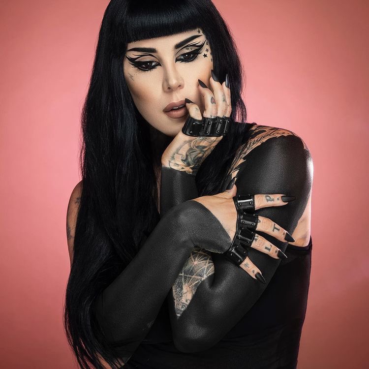 Hope you all had a great Christmas holidays ♥️
#katvond by Sequoia Emmanuelle