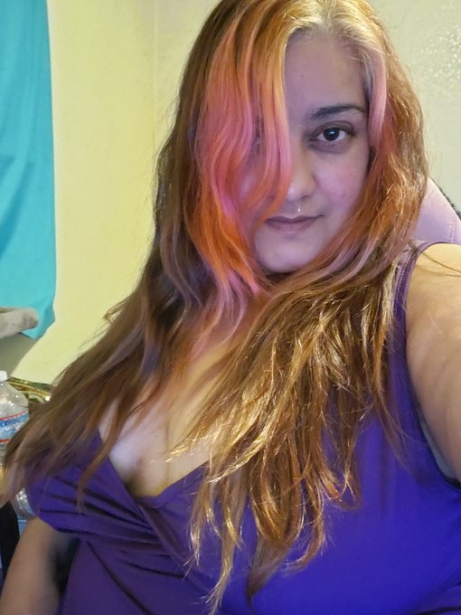 I bought a vibrating, thrusting 10 inch dildo and I'm anxiously excited lol 😟 🍆 it comes sunday https://t<a href="/tag/bbw"class="tags"><span>#bbw</span></a>