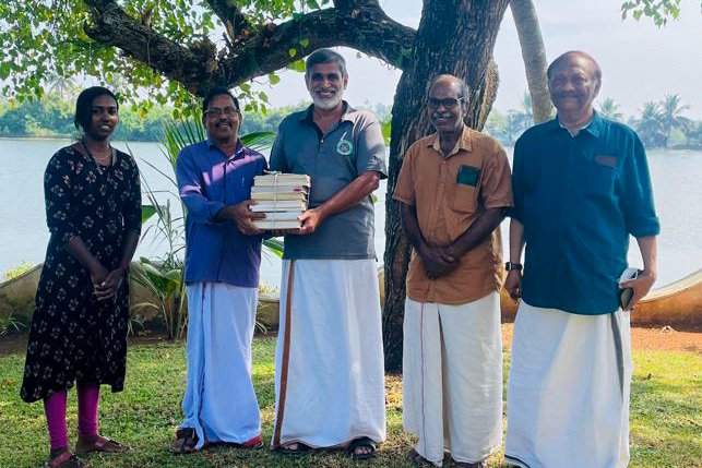 Gifting books to the library of local panchayat, ward member Athira, Dr Mohammed, leading entrepreneur and neighbour and office bearers of the Library in the picture. #kumbalam #panachayat #library #books #literature #kumbalampanchayat #governmentlibrary