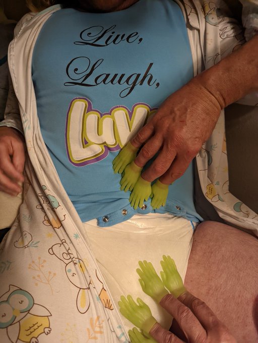 All the hands on @EvderTiggy diaper makes for a very thorough ✅. https://t.co/La68vDfMoY<a class="tags" target="_blank" title="On Twitter" href="/?out=eyJ0eXAiOiJKV1QiLCJhbGciOiJIUzUxMiJ9.eyJpYXQiOjE3MjAwNDQzNjgsImlzcyI6InR3cG9ybnN0YXJzLmNvbSIsIm5iZiI6MTcyMDA0NDM2OCwiZXhwIjoxNzUxNTgwMzY4LCJyZWRpcmVjdF91cmwiOiJodHRwczovL3R3aXR0ZXIuY29tL0V2ZGVyVGlnZ3kifQ.ei4Le6bGOO4cXoeg2inFPboW5H3-Ji-u0TCk5IvadAkD_3NyldqrIJILquF5UN5czQCqX3e91WEGnYoMqdC8Og">@EvderTiggy</a><a href="/tag/abdl"class="tags"><span>#abdl</span></a><a href="/tag/abdlcommunity"class="tags"><span>#abdlcommunity</span></a><a href="/tag/abdldiaper"class="tags"><span>#abdldiaper</span></a>