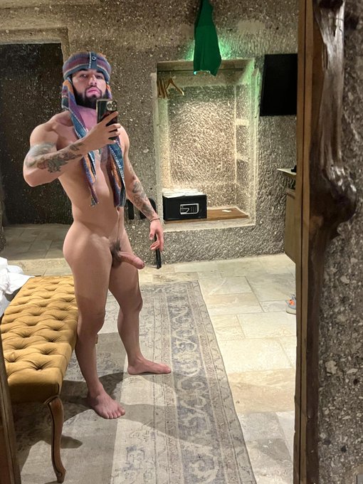 Any good tongue to clean this? 🔥 https://t.co/B7JNmxg99F