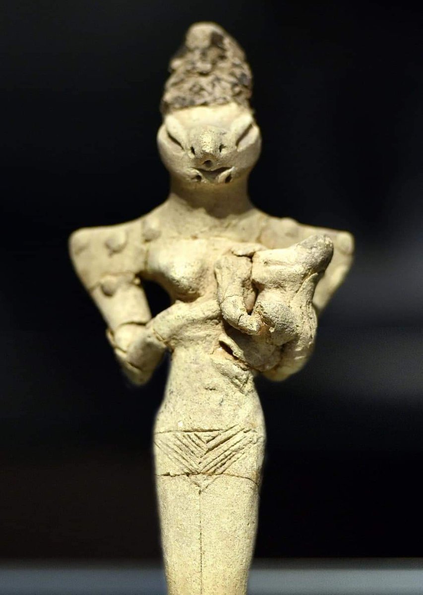 archeohistories's tweet photo. Nude female figure with a lizard head breastfeeding a child (4500-4000 BC), found at Ur (in modern-day Iraq), belonged to Ubaid Period (6500-3800 BC).

When Ur was founded, the water level of the Persian Gulf was eight feet higher than it is today. For this reason, the surroundings of Ur are thought to be swamps; Irrigation was unnecessary, and the city's prominent canal system was probably used for transportation. Fish, birds, tubers, and reeds may have supported Ur economically without the need for an agricultural revolution, which is sometimes suggested as a prerequisite for urbanization.

Archaeologists have discovered evidence of an early occupation at Ur from the Ubaid period (6500–3800 BC). These early layers were capped by a sterile deposit of soil that was interpreted by 1920s excavators as evidence of the Great Flood in the Book of Genesis and the Epic of Gilgamesh. It appears that the southern Mesopotamian plain was regularly exposed to floods from the Euphrates and Tigris rivers, and that intense erosion from water and wind may have led to the Great Flood stories in Mesopotamia and the Bible.

Iraq Museum, Baghdad

#archaeohistories