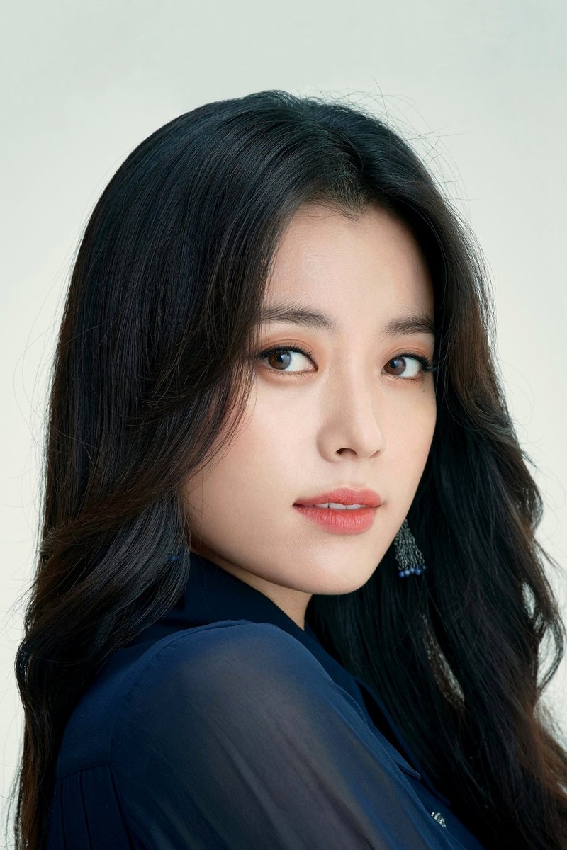 KDramaHandle's tweet image. #JinSeoYeon shares her friendship with #HanHyoJoo on KBS 2TV's 'Pyeon Restaurant.'

#JinSeoYeon reveals #HanHyoJoo cared for her during the movie 'Ban Chang-ko,' driving her to film when she didn't have a manager.