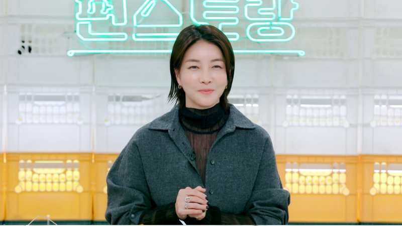 KDramaHandle's tweet image. #JinSeoYeon shares her friendship with #HanHyoJoo on KBS 2TV's 'Pyeon Restaurant.'

#JinSeoYeon reveals #HanHyoJoo cared for her during the movie 'Ban Chang-ko,' driving her to film when she didn't have a manager.