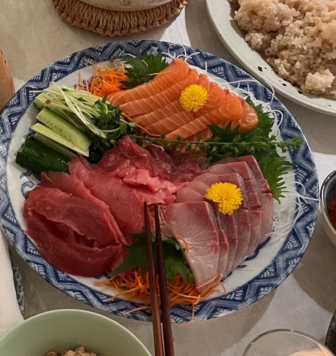 uminorecipe's tweet photo. スタッフの自宅で忘年会をしました。タコのセビーチェに鰯のつみれ汁、手巻き寿司などなど、食卓のテーマは海のごちそう😋です。来年も海のレシピ、どうぞよろしくお願いいたします～！✨
#日本財団 #海と日本 #海のレシピ https://t.co/1yfW0tYkON