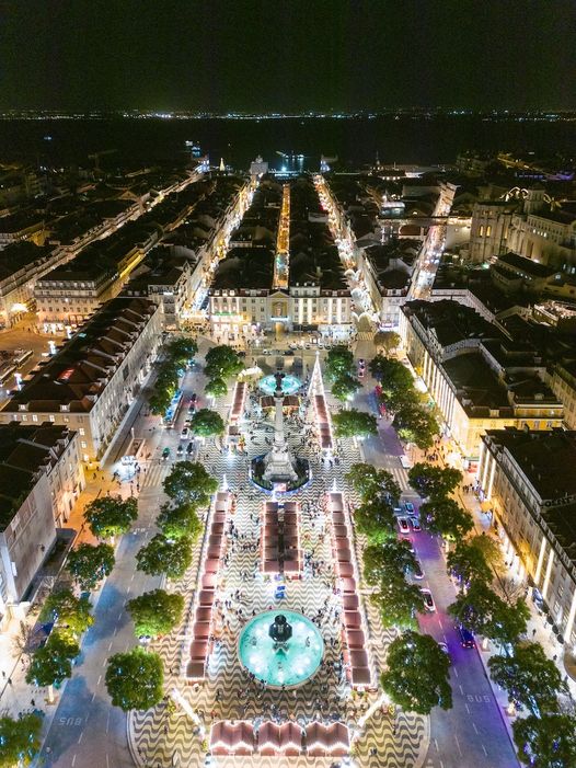 alentejo_1970's tweet photo. Rossio Square at night! #Lisbon https://t.co/d73HLsQpBo
