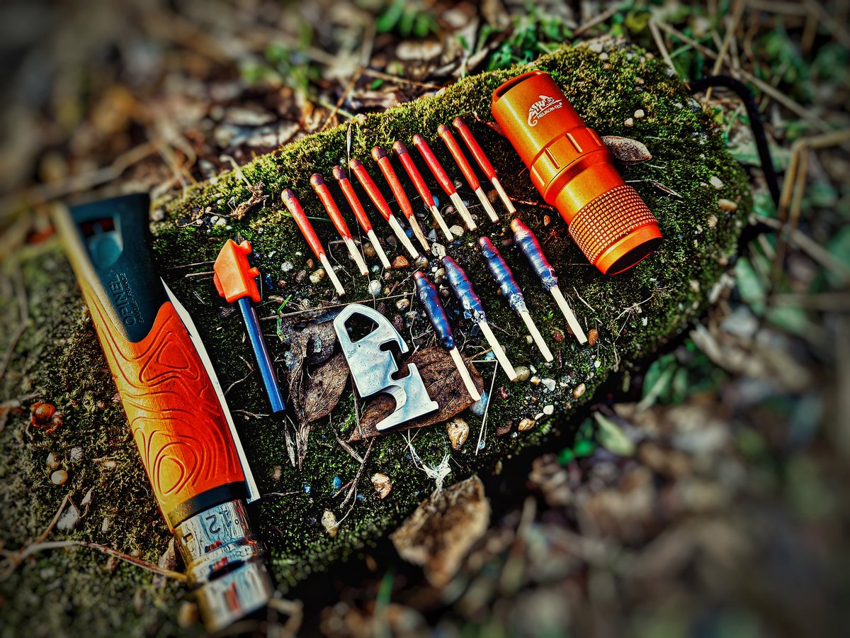 magyarkesek's tweet photo. Outdoor EDC szett.
#edc #outdoors #outdoorliving #outside #Knife #KnivesSet #opinel #helikontex #Hungary #Hungarian #bushcraft #knifelife #GetOutside #hike https://t.co/XYaMVcpbSd