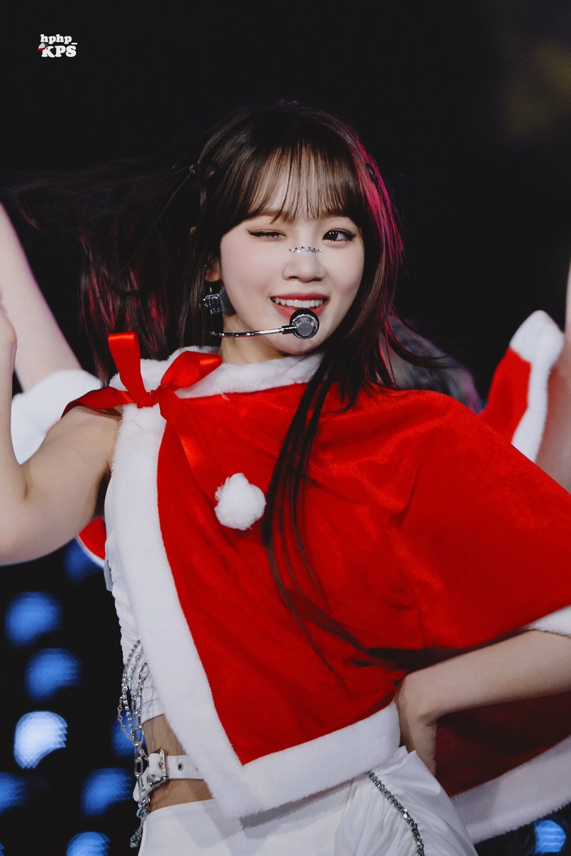 hphp_kimpass's tweet photo. 231225 가요대전 
 #김채원 #CHAEWON https://t.co/tVDs2lTVeD