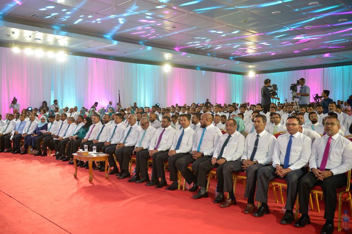ProgressPartyMV's tweet photo. ޕްރޮގުރެސިވް ކޮންގުރެސް ކޯލިޝަންގެ ލީޑަރ ރައީސުލްޖުމްހޫރިއްޔާ @MMuizzu ބައިވެރިވެ ވަޑައިގެންނެވި ޕްރޮގްރެސިވް ކޮންގްރެސް ކޯލިޝަންގެ ޚާއްޞަ ޖަލްސާ 'ފެށުން'
#Feshun
#DhiveheengeRaajje https://t.co/8K9Ph1BiPF