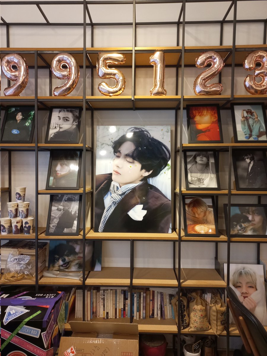 hongsi_lee's tweet photo. @dalssacafe #언제나_김태형 #Always_V #태형생일ㅊㅋ @BTS_twt
태형아...생일 축하해! 몸 건강히 잘 지내고 있어...언제나 기다릴께!😄💜💜💜
달싸까페...특전 너무 맘에 들어요!
탁상달력 특히 맘에 쏘오옥😚🙆♀️ https://t.co/aSLASQQFww