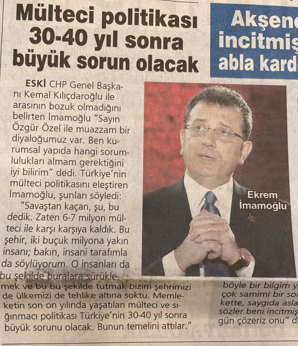 umitozdag's tweet photo. İmamoğlu ülkemizde 13 milyon sığınmacının 6-7 milyon olduğunu zannediyor. Sadece kayıtlı Suriyeli sayısı 5 milyon. 2 milyon kayıtsız Suriyeli, 2 milyon Afgan, 2 milyon Afrikalı var. İranlı, Pakistanlı, Rus, Ukran vs. 2 milyon. 
Ve İmamoğlu bu 6-7 milyon sandığı sığınmacının ancak 30-40 yıl sonra sorun olacağını düşünüyor. Küresel ısınmadan ötürü 2020’ye kadar dünyada en az 300 en çok 1.2 milyar mülteci olacağını hiç duymamış. Türk milletinin talihsizliği bu ülkenin milli güvenliğini sağlaması gereken siyasetçilerin milli güvenlik konusunda cahil olmalarıdır. Tanrı Türk Milletini cahillerin kötülüğünden korusun. @zaferpartisi