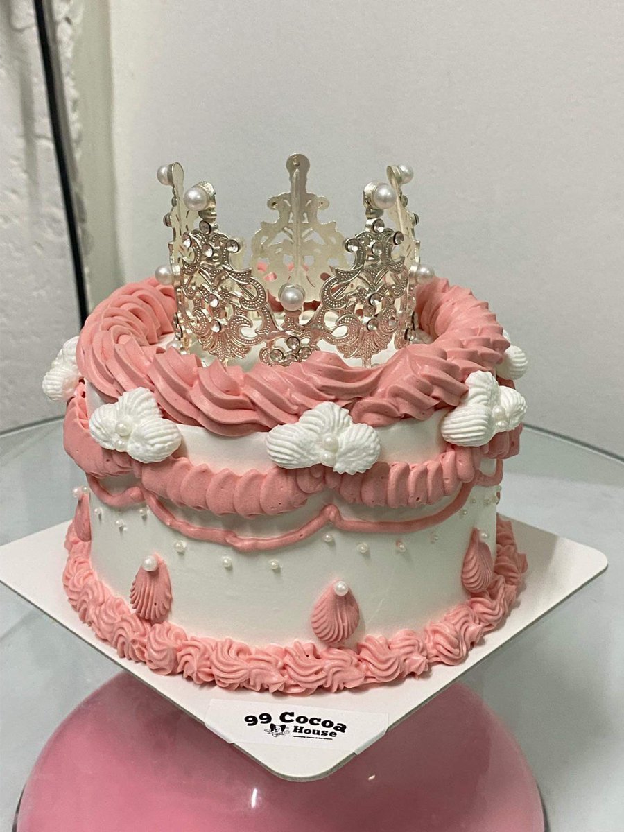 tyrubyty's tweet image. ขอแชร์ร้านเค้กประจำใจสำหรับชาวฝั่งประชาอุทิศ ทุ่งครุ หรือฝั่งธนต่างๆ ร้านชื่อ 99 cocoa house ไม่มีหน้าร้านแต่ออเดอร์ให้ร้านเรียกรถมาส่งให้ได้ ราคาถูกมากกกก แล้วตรงบรีฟสุดๆ ขอแบบไหนได้สวยกว่าที่ต้องการ แล้วเนื้อเค้กอร่อยมากๆ ไม่เสียดายเงินสักบาท👍🏻👍🏻