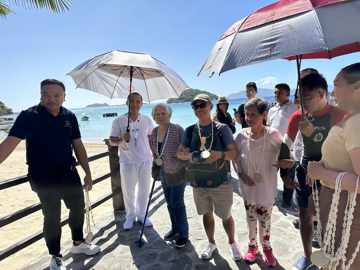 lolanadan's tweet photo. So proud to be Filipino!  Celebrating with 37 beloved souls @ Two Seasons Coron Island Resort in Palawan 🎄🙏🎄 https://t.co/PK53A4zw1F