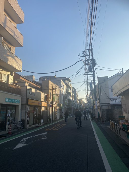 「今日どこに行こうか」  「クマパジャマ着てるから『く』から始まる駅で遊ぼう」  「東京には『く』から始まる駅が9駅あるらしいよ」  「『九品仏』って駅名かっこいいからここ行こう」  。。。  松屋以外の飲食店ほぼやってなかったけど、ノスタルジックな雰囲気が良かったよ🎍