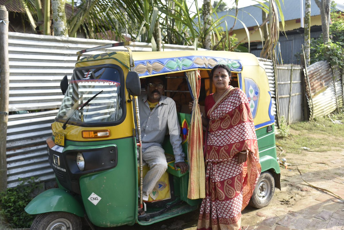 || সংসার সুখের হয় রমণীর গুনে ||
The time has come when a wife can support her husband and family.
Meet with Smt. Shikha Dey didi a member of Barish Mahila Dal of Matabari BMMU. She purchased this auto by taking a loan of amount Rs. 150000/- to help her husband financially. #TRLM