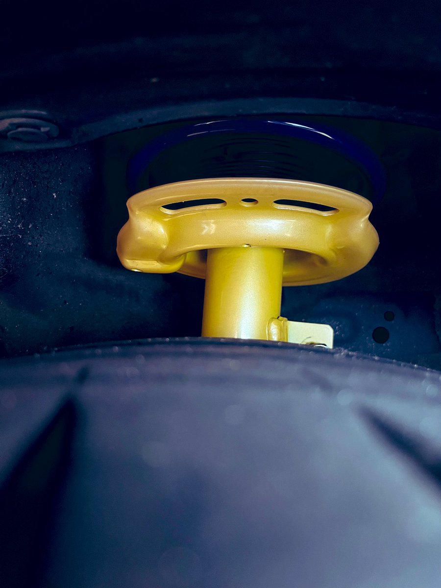 Ryu3z's tweet photo. 足回り一新しました。
KYB Lowfer Sports PLUS
アッパー系統のパーツも全部変えたので、それなりに掛かりましたが、前と比べるまでも無く乗り心地は良くなりました。
車高はチョイ高くなりましたが、現在ほぼ街乗りなので気にしないです😌 https://t.co/mm6RDDjgSZ