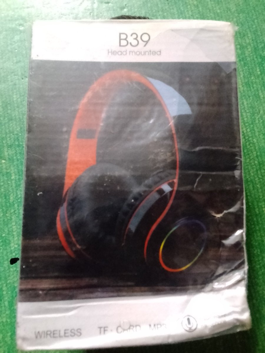 emblem_vault's tweet photo. @JumiaNigeria Case ID: 4463577 referred Zealot B36 headphoe is what I shipped that is the one the left but @JumiaNGHelp swapped it with B39 the one at right side, which is far inferior to the Zealot B36. This is failed delivery order order but  @JumiaNigeria insisting https://t.co/F4g9IBrFCb