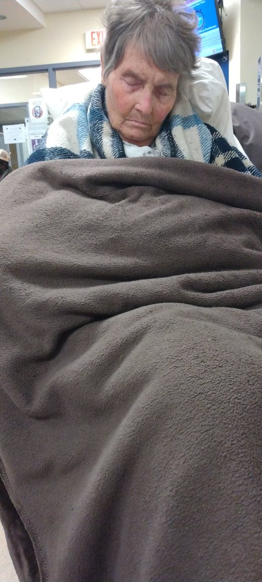 gypsydawl's tweet image. This is what healthcare in Ontario looks like. After 13 hours in ER we are still sitting in a chair because we don't have any beds for my mum. No fucking beds for a patient that is having complications from open heart surgery. What are we doing? 
#Ontario #onpoli