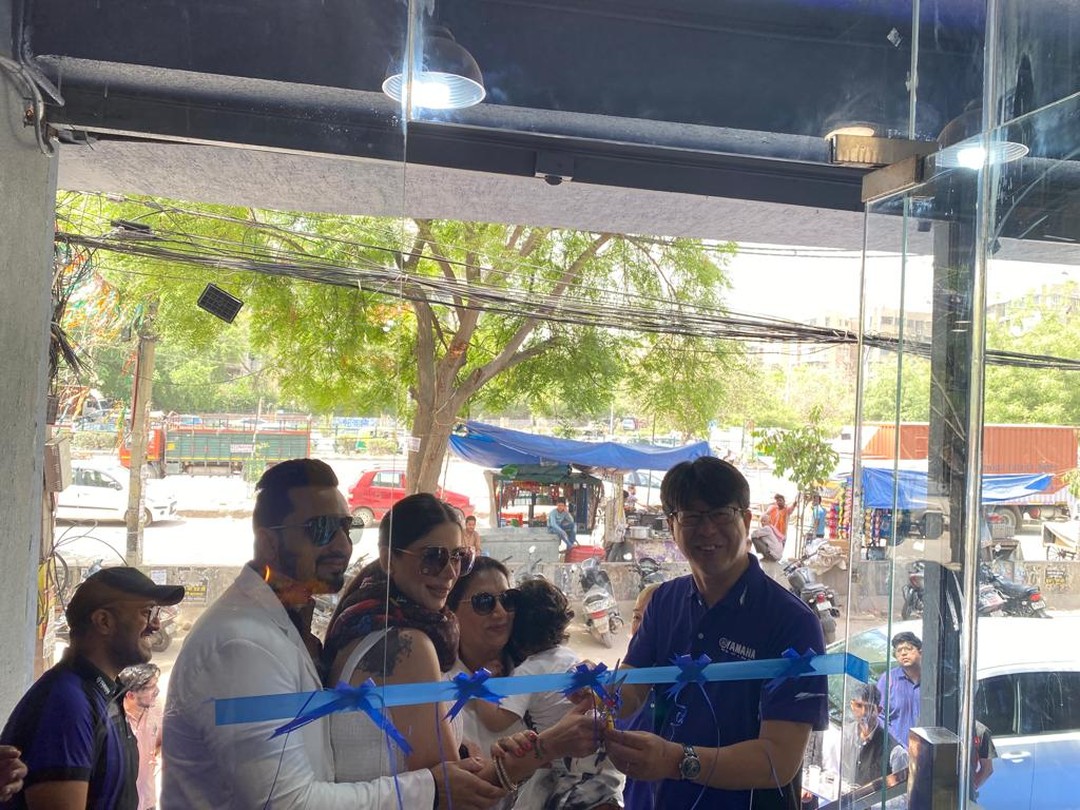 Sawhney_Auto's tweet photo. Delhi’s 1st ‘Blue Square' Premium Outlet, "Sawhney Automobiles" in Dwarka was inaugurated. It will showcase Yamaha motorcycles followed by accessories, apparel, and spare parts.

#Yamaha #YamahaMotorIndia #CallOfTheBlue #COTB https://t.co/7c27FRoL5o