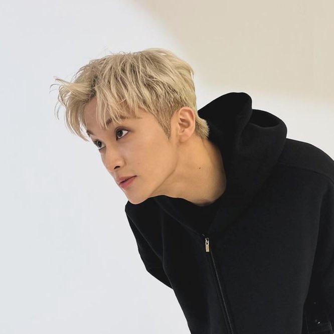 李J tweet media