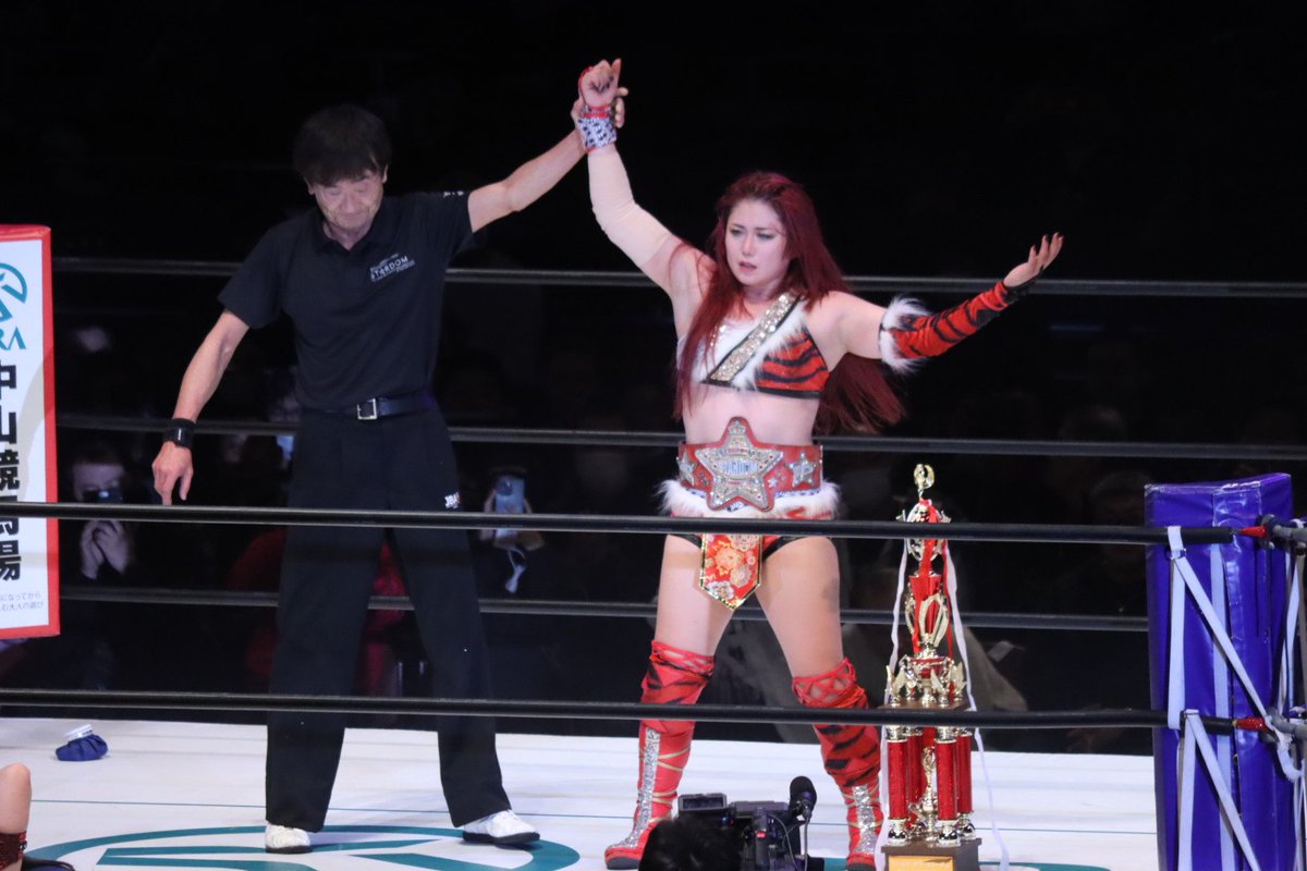 8 #stardom 両国 ワールド・オブ・スターダム王座決定戦

《5★STAR GP優勝＆挑戦権利証保持者》●鈴季すず
vs.《王座決定戦進出者決定T勝者》◯舞華

ダイナミックな攻防と読み合い。グーパンチ相討ち、お互いが頭部をマットに突き刺し合う。20:39舞華がみちのく3連発ですずを仕留め第17代王者に。