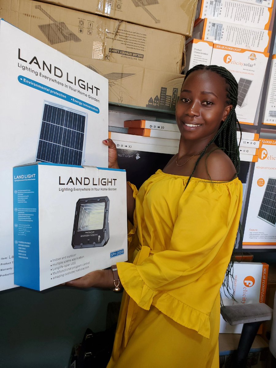 ninsiima_emilly's tweet image. Helo X community!
I know I can sale 30 pieces of this #SolarFloodLights before ending 2023 Help me by retweeting, I may meet clients on your TL
✅️Size: 200 wats
✅️Price; 320,000
✅️Warranty: 1½
Call/watsap me on 0754164744 or 0770845110 for orders and delivery.