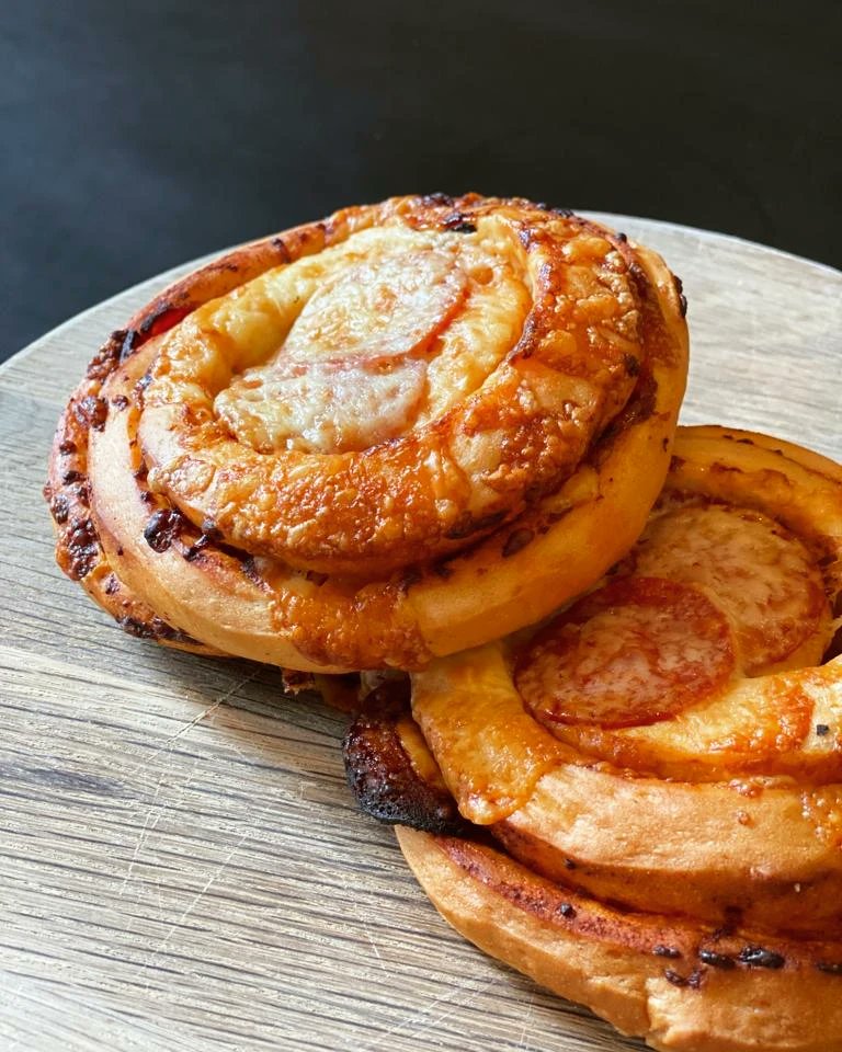 thedanishbakery's tweet image. Is it lunchtime yet? 👀
We've got quite a few savoury options available in our bakeries!

From filled rolls to vegan focaccias, check daily with your local Brød to see what's available 🧀🫒