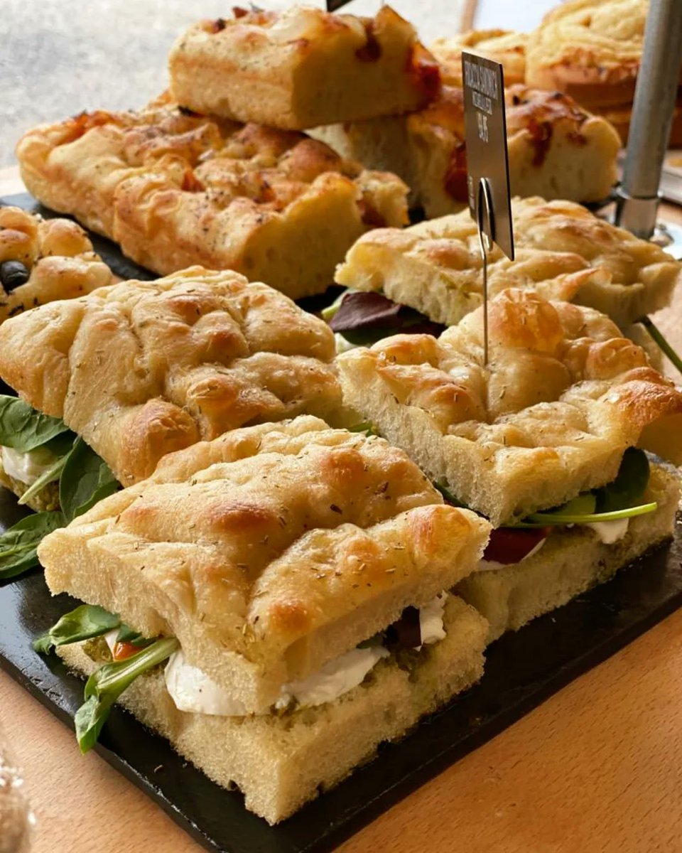 thedanishbakery's tweet image. Is it lunchtime yet? 👀
We've got quite a few savoury options available in our bakeries!

From filled rolls to vegan focaccias, check daily with your local Brød to see what's available 🧀🫒