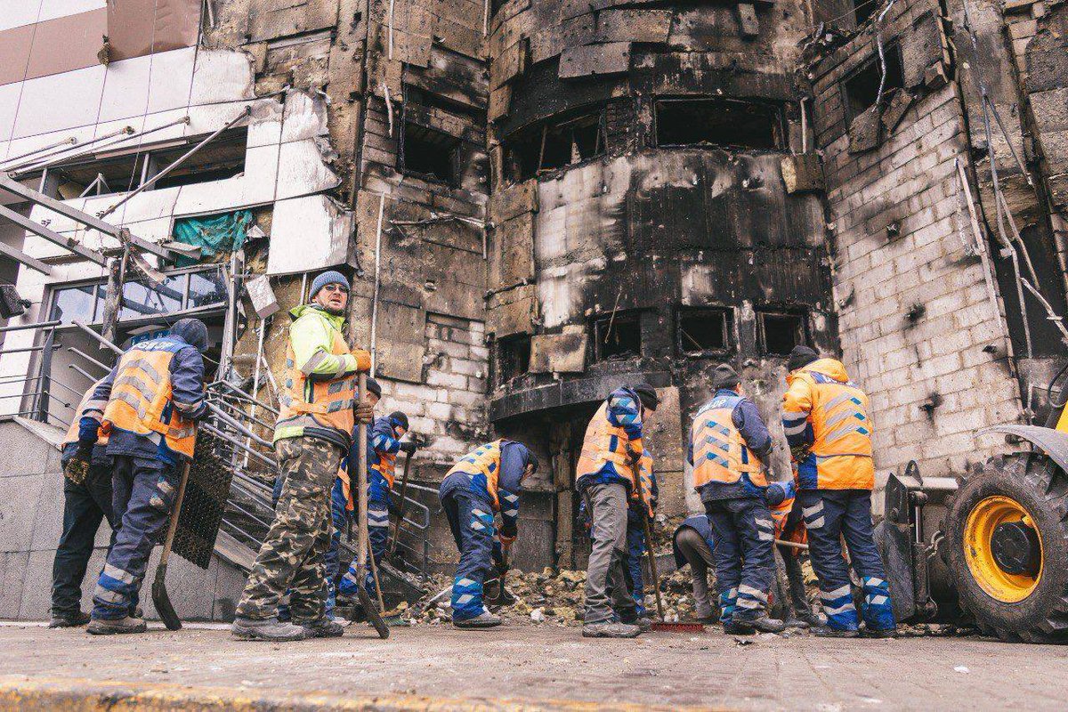 KyivPost's tweet photo. ❗️The death toll from the Russian missile strike in #Dnipro has risen to six people. Another 28 people were injured, including a one-and-a-half-year-old child, the Regional Administration reported.

Rescuers have completed the search operation. https://t.co/qHLBTaa9yQ