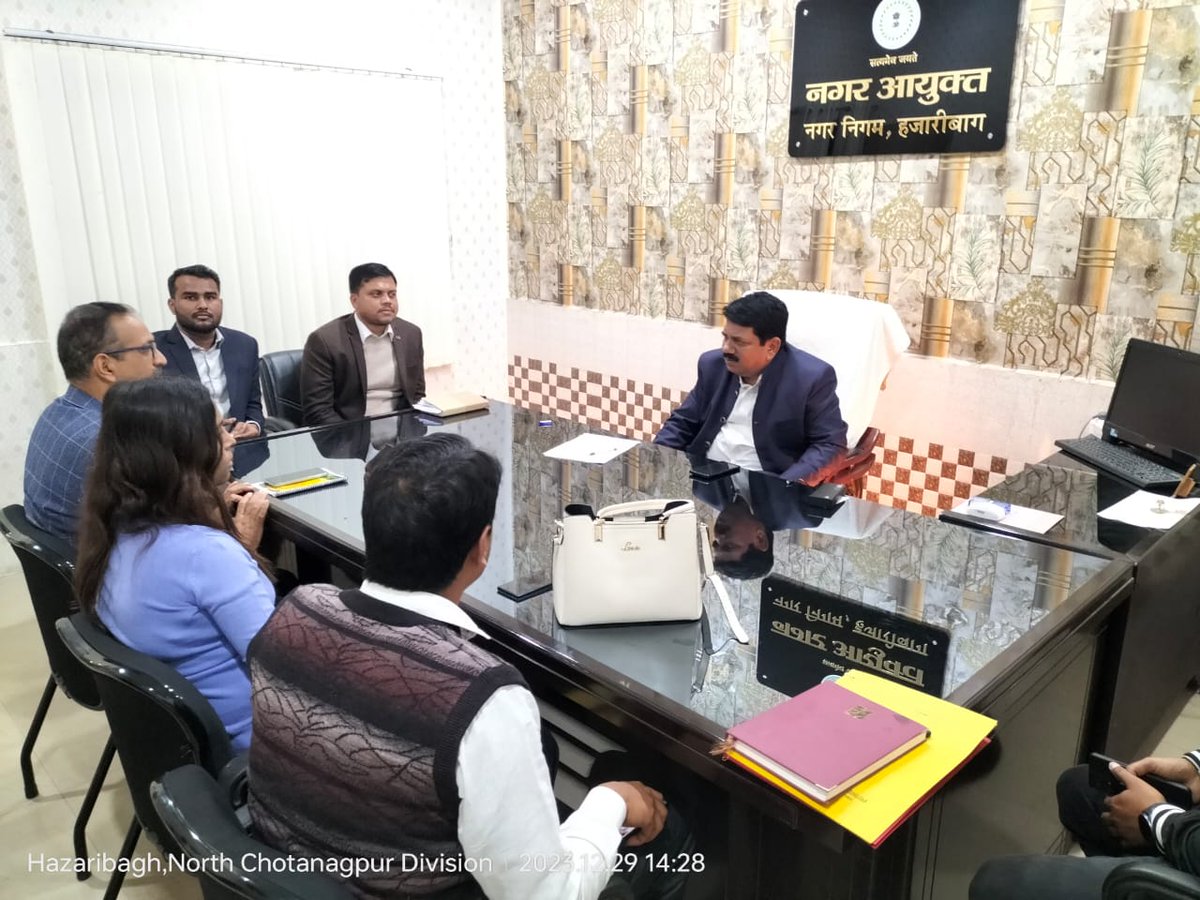 नगरीय प्रशासन निदेशालय, झारखंड (@jharkhanddma) on Twitter photo अभिलाषा कुमारी , सहायक निदेशक , नगरीय प्रशासन निदेशालय तथा राज्य स्तरीय <a href="/PMAYUrban/">Housing For All</a> के टीम द्वारा हजारीबाग नगर निगम के कोल घट्टी किफायती आवास परियोजना का क्षेत्र भ्रमण किया गया , यहाँ आर्थिक रूप से कमजोर लाभुकों के लिए 288 फ्लैट निर्मित किये गए हैं I <a href="/JharkhandCMO/">Office of Chief Minister, Jharkhand</a> <a href="/MoHUA_India/">Ministry of Housing and Urban Affairs</a> अभिलाषा कुमारी , सहायक निदेशक , नगरीय प्रशासन निदेशालय तथा राज्य स्तरीय <a href="/PMAYUrban/">Housing For All</a> के टीम द्वारा हजारीबाग नगर निगम के कोल घट्टी किफायती आवास परियोजना का क्षेत्र भ्रमण किया गया , यहाँ आर्थिक रूप से कमजोर लाभुकों के लिए 288 फ्लैट निर्मित किये गए हैं I <a href="/JharkhandCMO/">Office of Chief Minister, Jharkhand</a> <a href="/MoHUA_India/">Ministry of Housing and Urban Affairs</a>