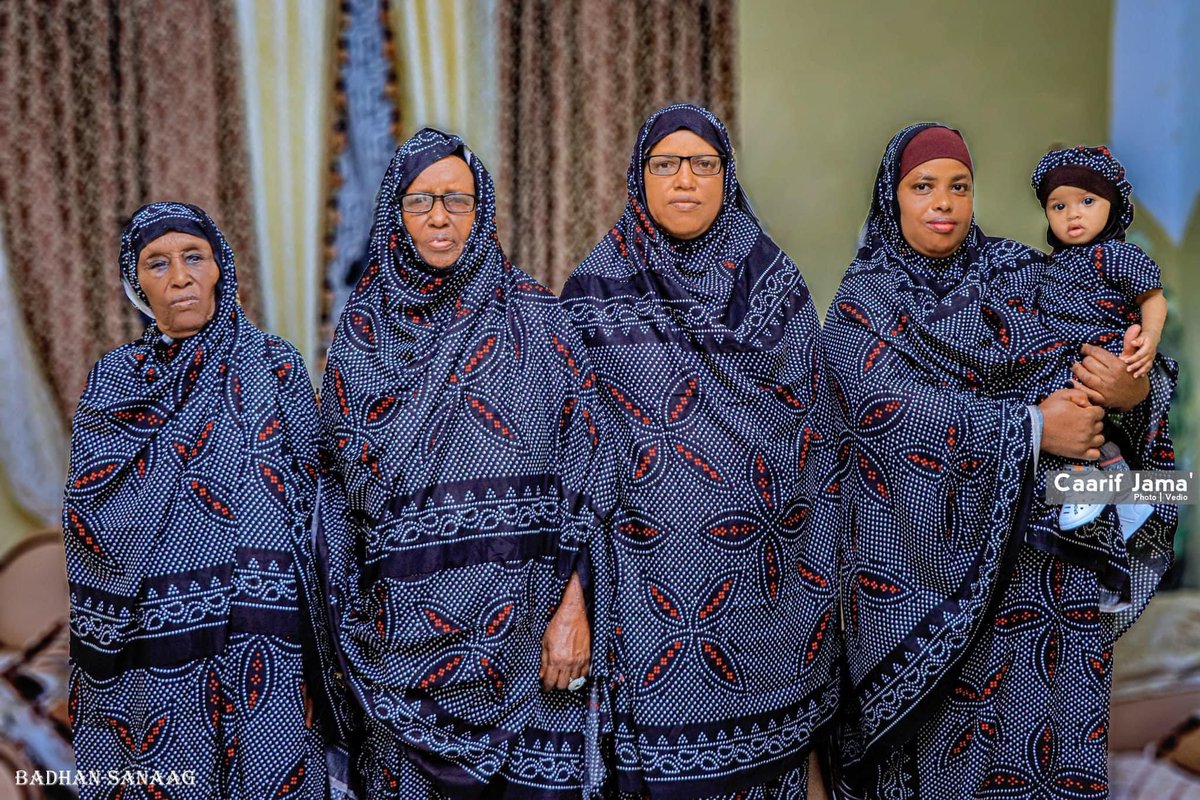 NouhAbdu's tweet image. Capturing five generations in one frame—Somali family's legacy through time. Cherishing moments with great-great-grandparent, great-grandparent, grandparent, parent, and child. Grateful for this beautiful lineage. #FiveGenerations #FamilyLegacy #Somalia #Sanaag