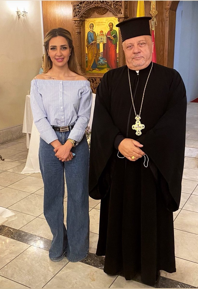 قررت اصير مسيحية بلكي بايدن صار يحولي دولارات 🤣🤣🤣 انا ذبابة عاشقة للدولارات