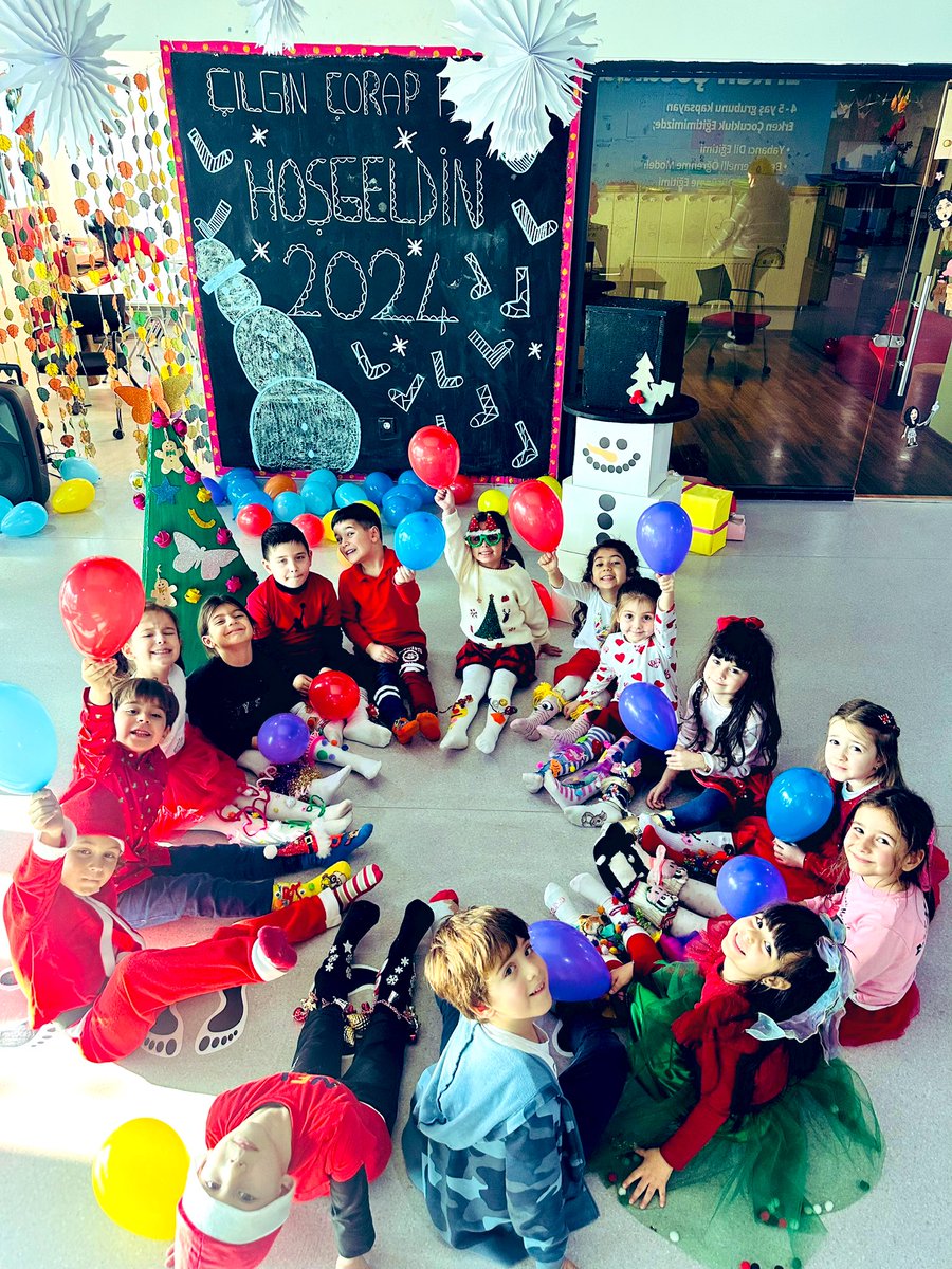2️⃣0️⃣2️⃣4️⃣  yılını çılgın çoraplarımız ile karşıladık.🧦🧦🧦
Dans ve oyunlarla çılgın çoraplarımızı harekete geçirdik.🎉🥳🎈🎊💃🕺#heranımdabahçeşehir #bahçeşehirkoleji <a href="/mturanoznacar/">Mehmet Turan ÖZNACAR</a> <a href="/BkOmerli/">BK Ömerli Kampüsü</a> <a href="/burcinertik/">Burçin Ertik</a>