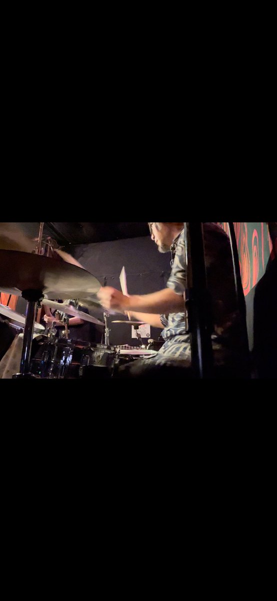 kouchinn_drum's tweet photo. ちょっと早いけど今年の振り返り。
病気と怪我に悩まされた1年だった。
頭部の帯状疱疹から後遺症、首のヘルニア悪化からの腕の痺れ。でもドラムは1年叩けた。何よりLove Community.で16年振りに演奏出来てステージに立てた事が1番大きな出来事。本当嬉しかったしありがたい。終わり良ければ全て良し。 https://t.co/2m1HTpg4Jl