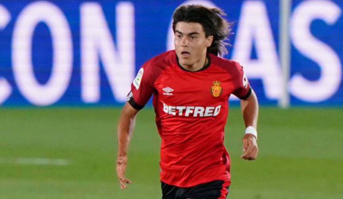 Fichaje_directo's tweet photo. Luka Romero, gran promesa que actualmente juega en el @acmilan tendría dos ofertas del fútbol español. Las dos serían en forma de cesión, @RCCelta y la vuelta a su equipo formativo, el @RCD_Mallorca. Todo apunta a que más equipos españoles de la zona baja buscarán sus servicios. https://t.co/9QtVNuMY1f