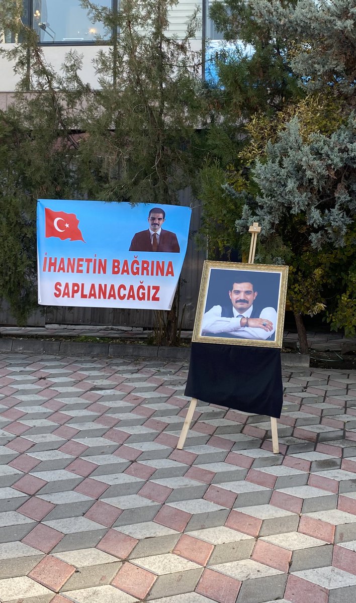 Sinan ağabeyin kanı kurusa da bizim kinimiz kurumayacak. 

Sinan ağabeyin şehit edildiği yerde basın açıklamamızı gerçekleştirip, adalet arayışımızı yineledik. 

#SinanATESicinAdalet