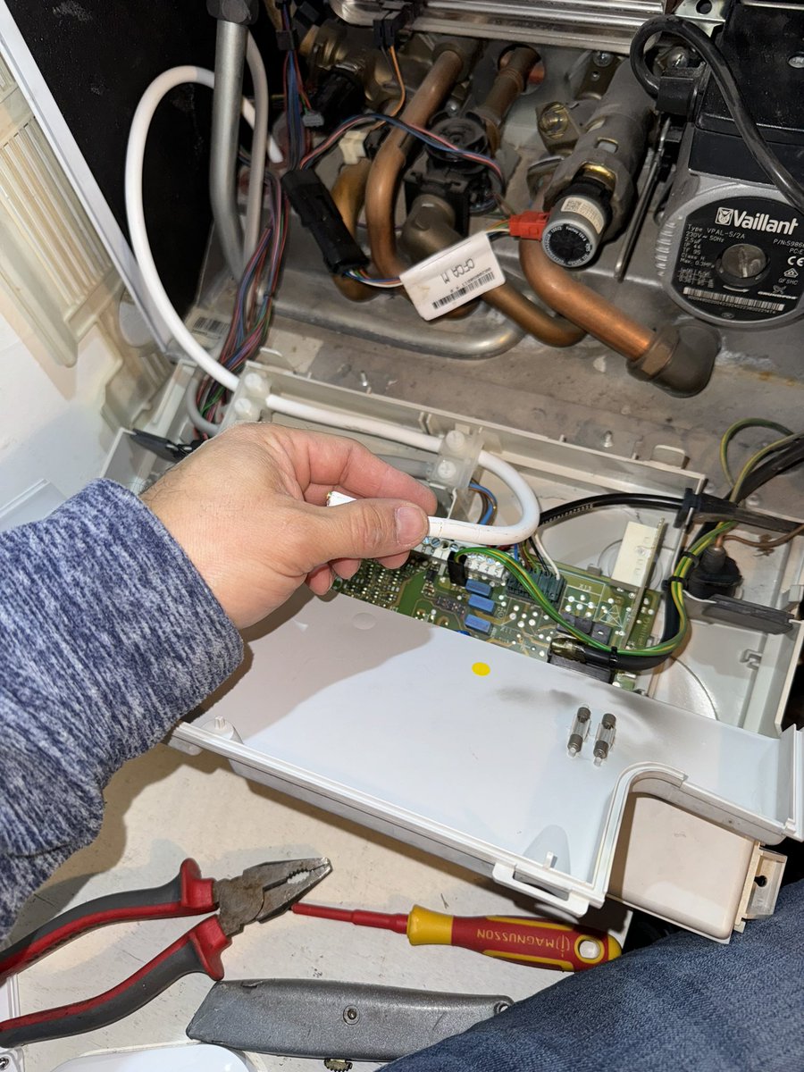 Signatureblueuk's tweet photo. Installation of a #Google #Nest #Thermostat for a customer in #Muswell #Hill #N10. Call us for a quotation. We are your #local #heating #engineer based in #North #London covering the areas of #N2 #N8 #N11 #N12 #N14 #N19 #N20 #N21 #N22 https://t.co/4OHzcz7zLQ