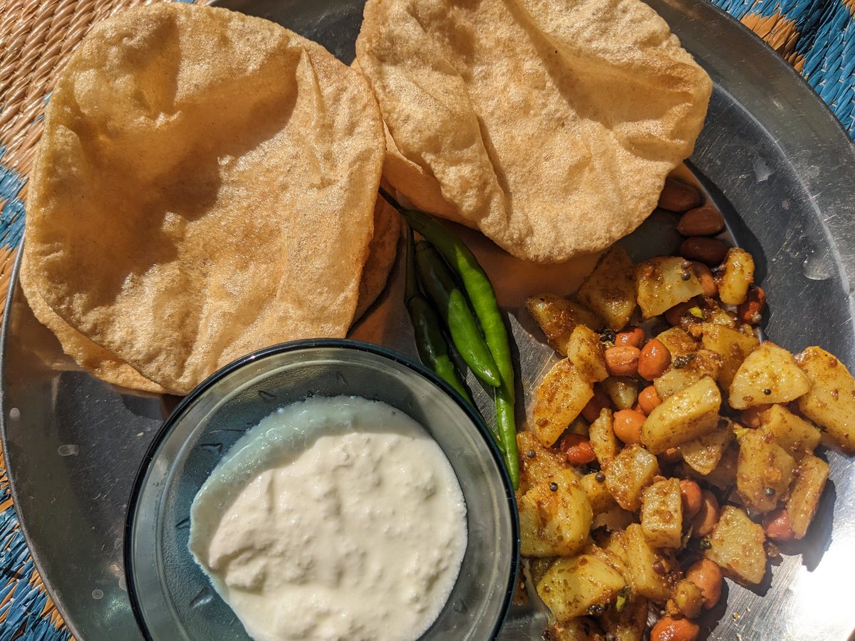 HealingArch's tweet photo. Food and Sun Light are the reason that I love winters. I eat and I get soaked in Sun Light. And I sing the songs of Beautiful Life 💞🌻

#Winters #GoodVibes #Food #FoodieBeauty #Foodie #ArchieCooks #AalooPuri #PureLove 💞 https://t.co/hqGC2OG9vP